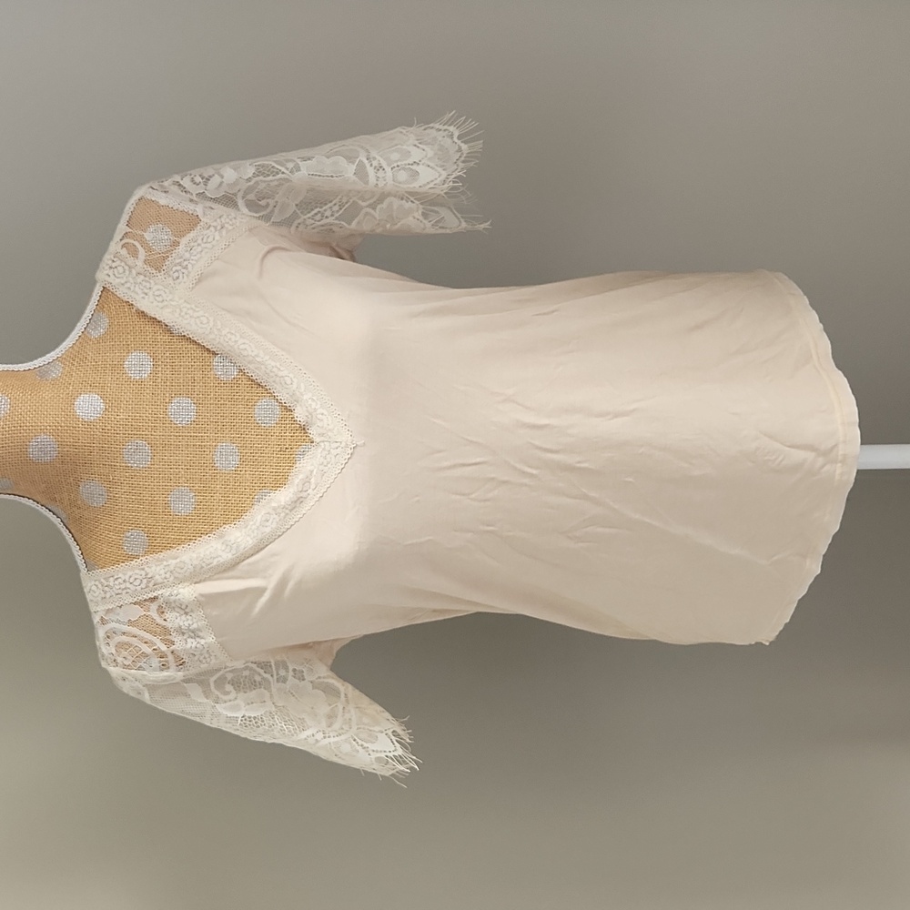 Brand New Women's Cream, Lace Sleeve Top Size Medium